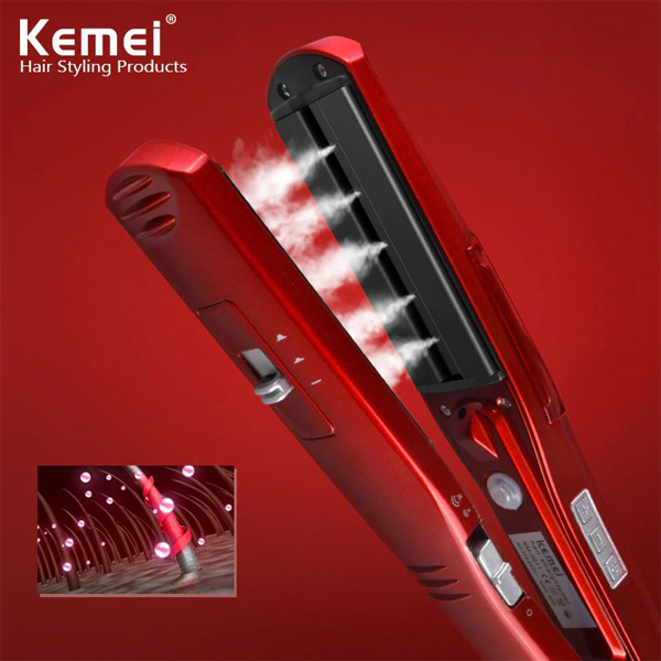 Το σίδερο μαλλιών με ατμό της Kemei KM-3011 είναι ένα επαναστατικό προϊόν styling για τα μαλλιά σας! Διαθέτει κεραμικές πλάκες που δεν καταστρέφουν τα μαλλιά και λειτουργία με ατμό, για να έχετε ακόμη καλύτερο αποτέλεσμα ανεξάρτητα από τον τύπο των μαλλιών σας.